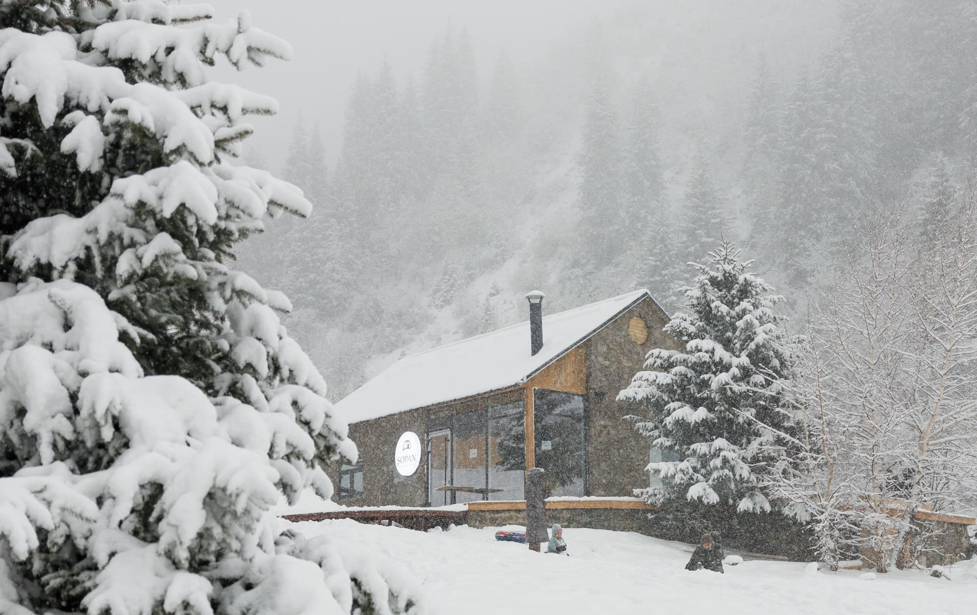 Визит-центру Ayusai исполнилось три года